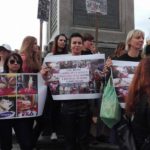 Manifestacja przeciwko torturowaniu psów i kotów w krajach azjatyckich